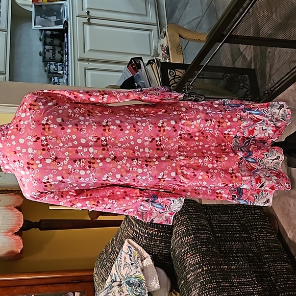 Great condition, pink floral dress. No brand listed - Picture 4 of 6